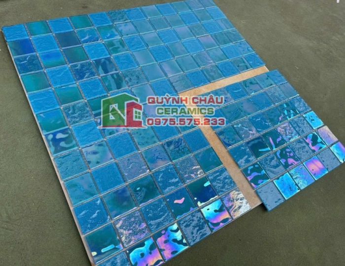 Gạch mosaic thuỷ tinh màu sắc xanh hồ bơi