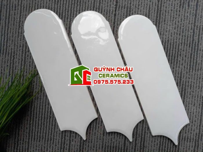 Gạch thẻ lông vũ màu trắng gợn sóng