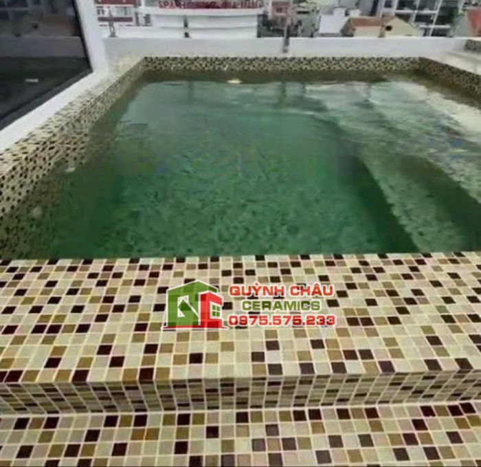 Gạch mosaic thuỷ tinh nâu vàng trắng mix màu