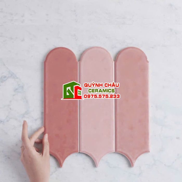 Gạch thẻ lông vũ màu hồng nhạt gợn sóng