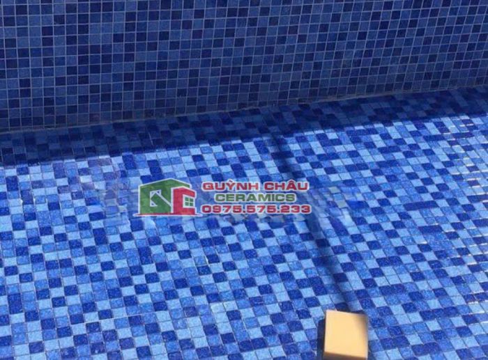 Gạch mosaic mix màu xanh loang hiệu ứng