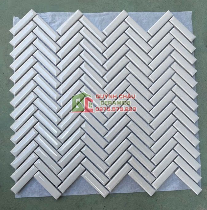 Gạch mosaic gốm hình xương cá màu trắng men trơn