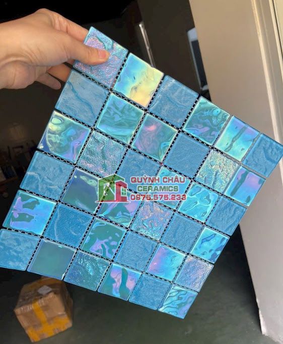 Gạch mosaic thuỷ tinh màu sắc xanh hồ bơi