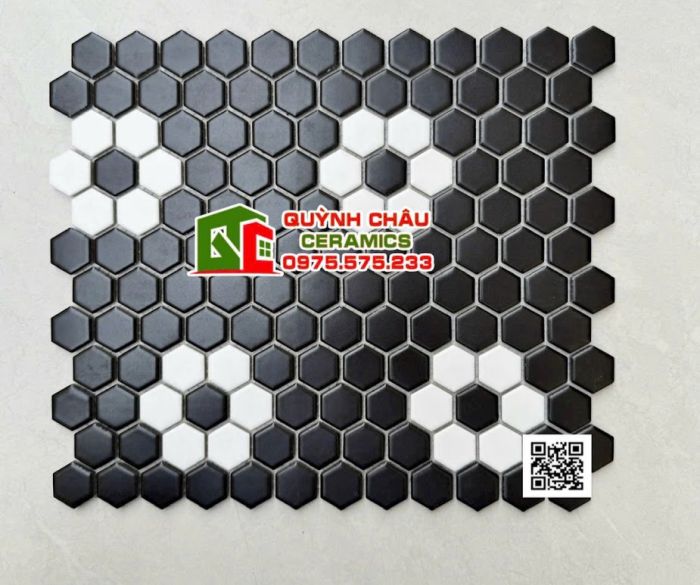 Gạch mosaic lục giác đen hình cánh hoa trắng đẹp
