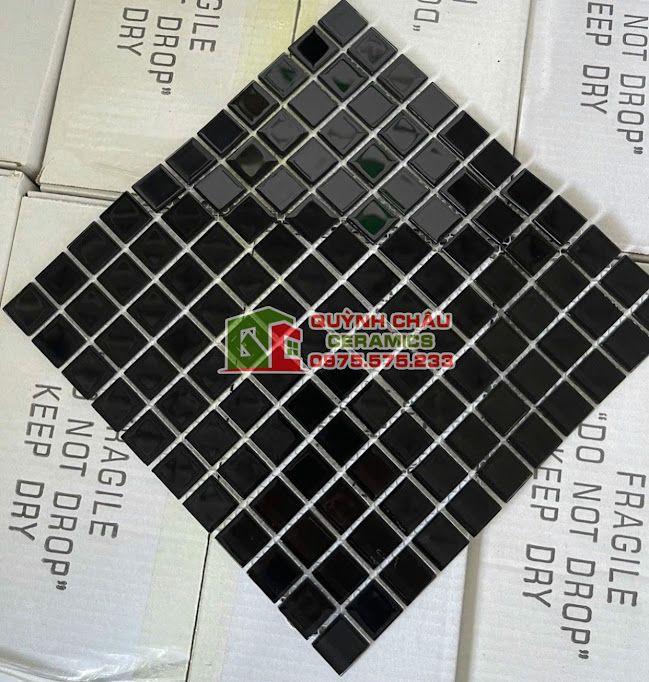 Gạch mosaic đen bóng thuỷ tinh