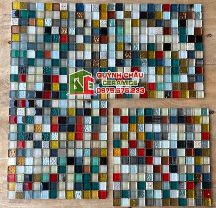 Gạch mosaic thuỷ tinh phối mix nhiều màu đẹp