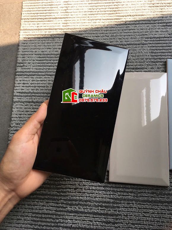 Gạch thẻ 10x20cm đen bóng vát cạnh