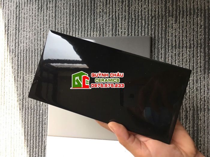 Gạch thẻ 10x20cm màu đen bóng phẳng