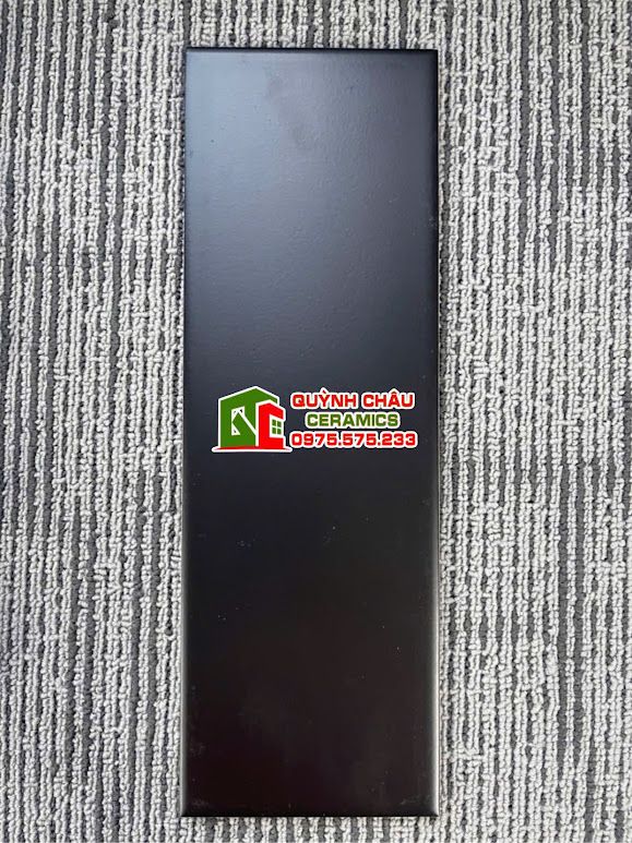 Gạch thẻ 10x30cm men màu đen mờ