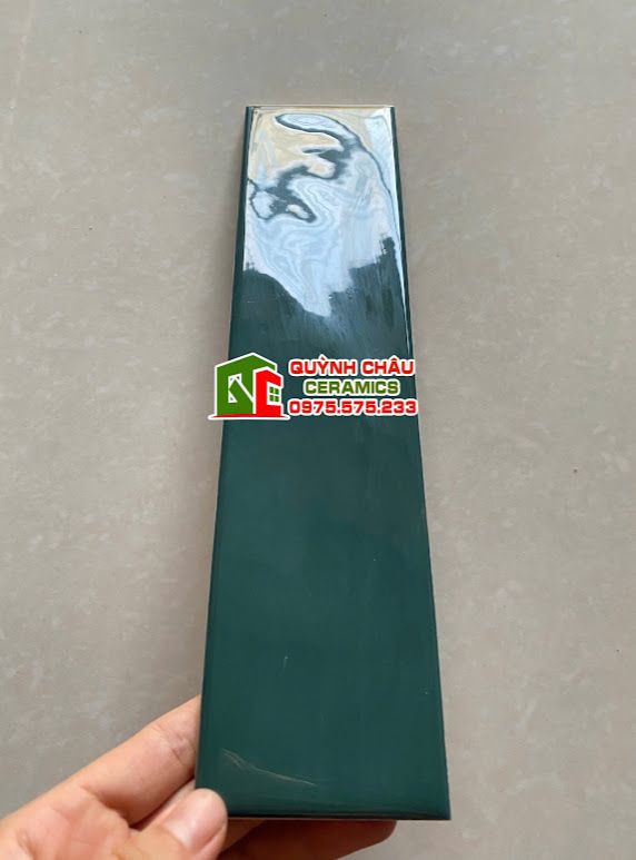 Gạch thẻ gợn sóng 6.8x28 màu xanh lá đậm
