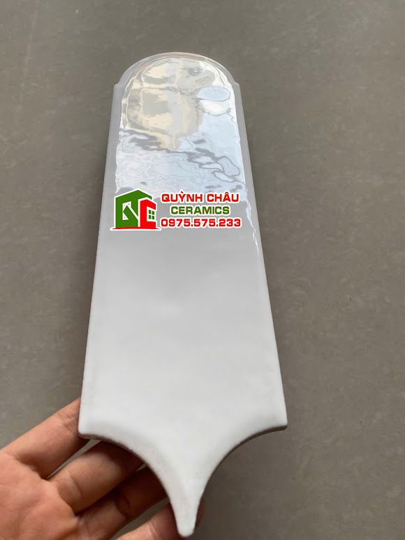 Gạch thẻ lông vũ màu trắng gợn sóng