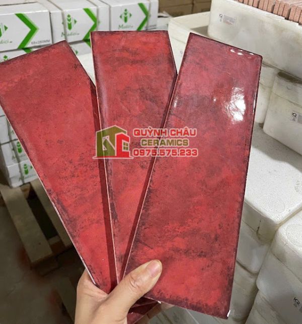 Gạch thẻ màu đỏ 10x30 men giả cổ gợn sóng