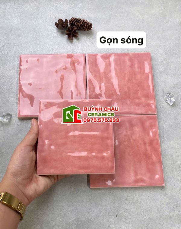 Gạch thẻ vuông 12x12 màu hồng bóng lượn sóng