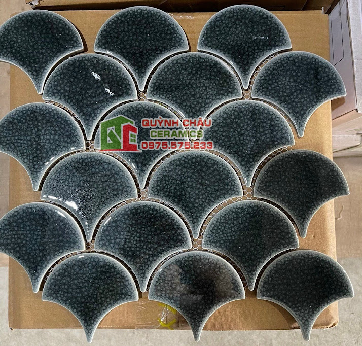 gạch mosaic vảy cá men rạn màu xanh rêu đen