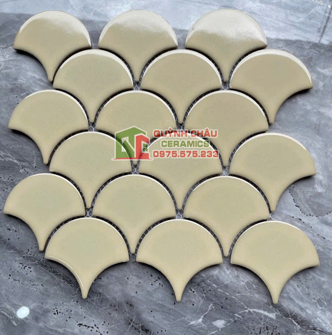 gạch mosaic màu be hình vảy cá