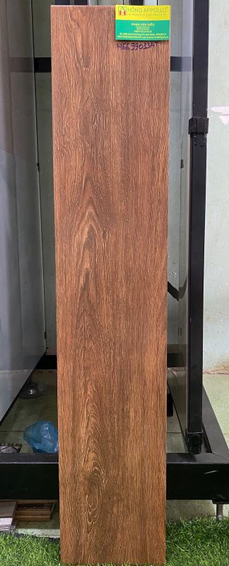 Gạch lát nền giả gỗ nâu đỏ 20x100 phòng khách đẹp