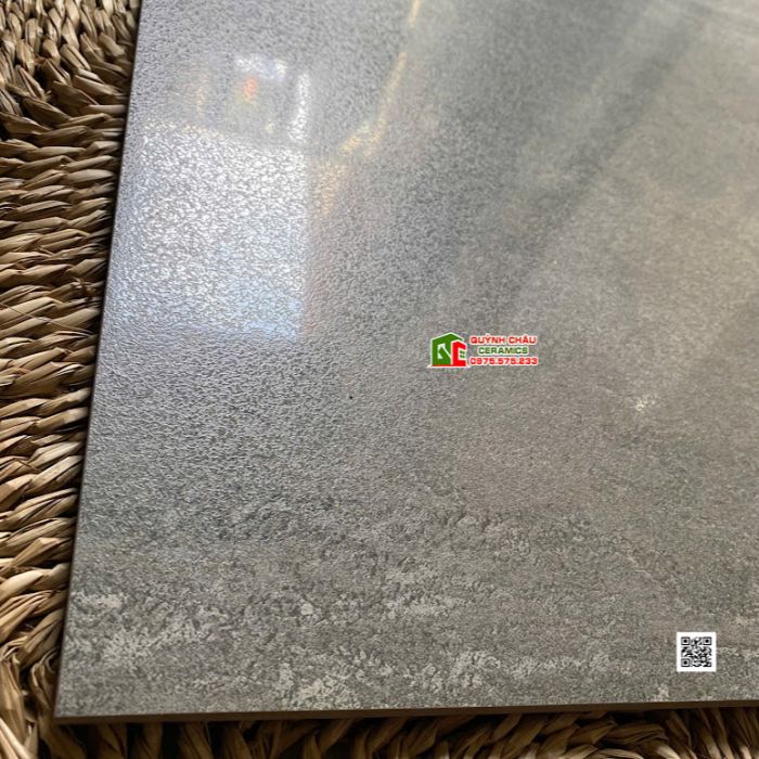 Gạch 80x80 bề mặt mờ hiệu ứng Lappato màu xám đậm