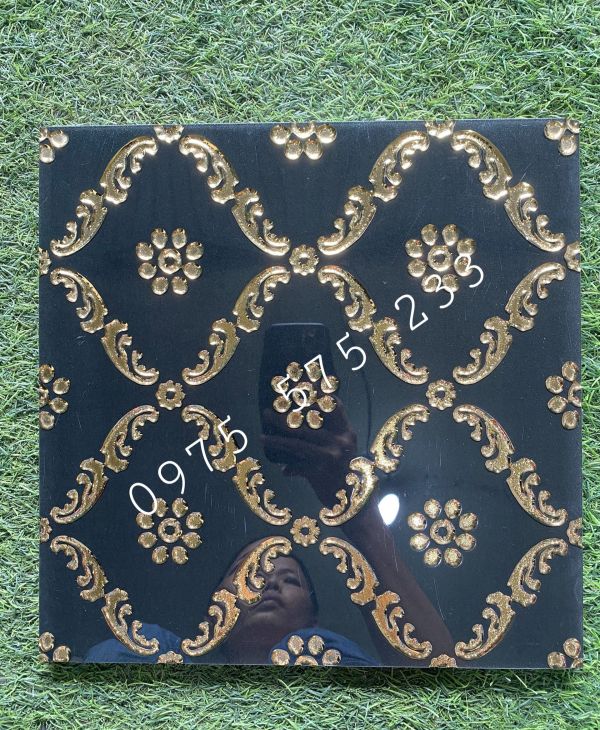 Gạch ốp tường đen nhũ vàng 30x30 trang trí đẹp