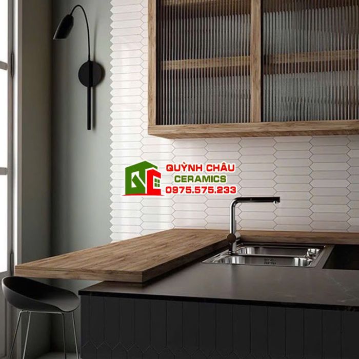 Gạch thẻ mũi tên màu trắng gợn sóng