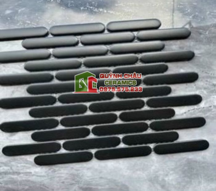 Gạch mosaic que đũa đầu tròn màu đen tuyền
