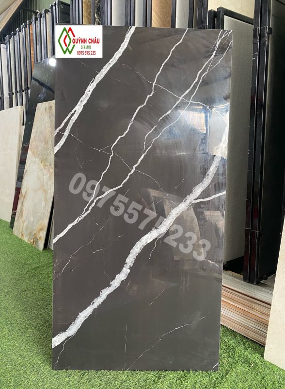 Mẫu gạch bóng kính 60x120 đen tuyền tia sét vân trắng