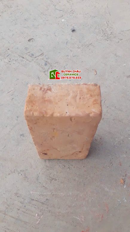 Gạch cổ bê tông màu vàng cam xây lát