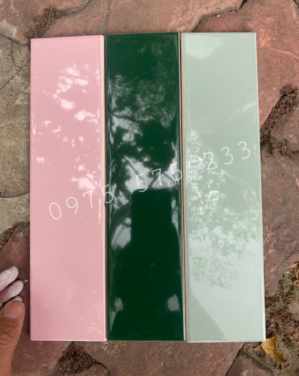 Gạch thẻ trang trí màu hồng xanh 75x300 bóng phẳng