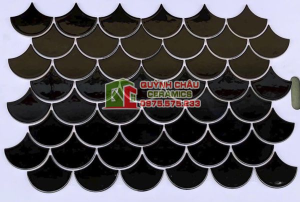 Gạch mosaic vảy cá màu đen ấn tượng