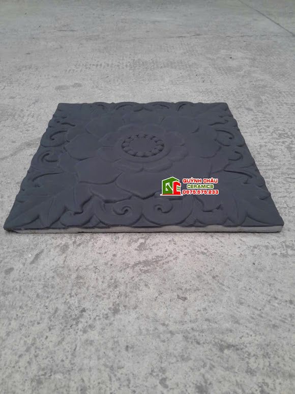 Gạch trang trí bông hồng đen cổ 40x40cm chất liệu bê tông màu