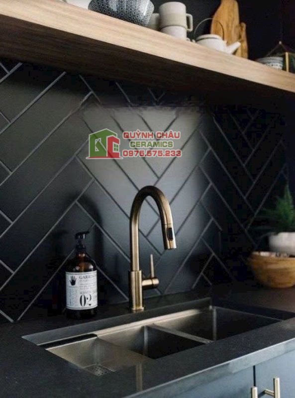 Gạch thẻ đen mờ 75x300 ốp tường