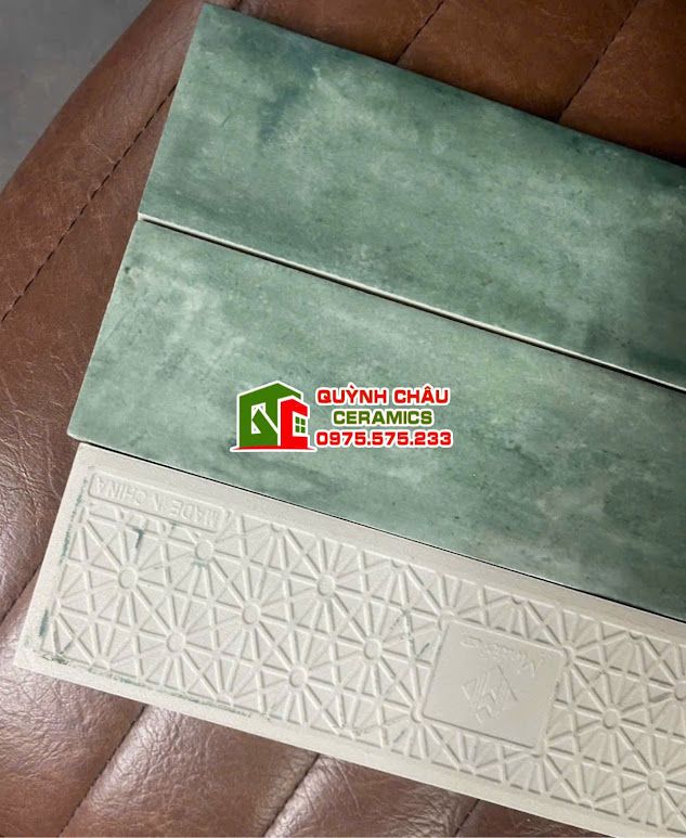 Gạch thẻ 6.8x28 mờ xanh rêu cổ điển màu hiệu ứng