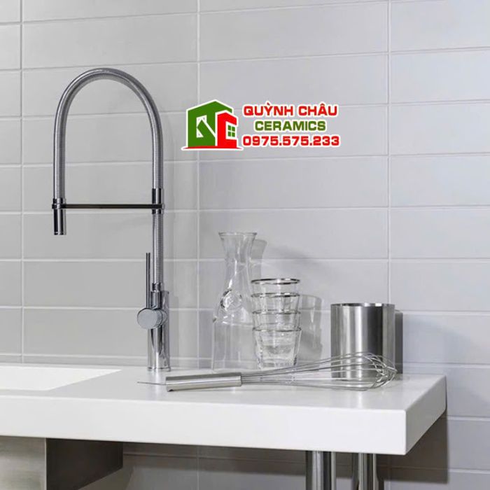 Gạch thẻ 10x40cm màu trắng mờ