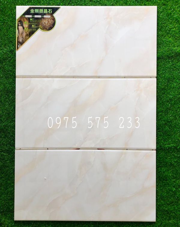 Gạch dán tường 40x80 vân mây kem phòng khách đẹp