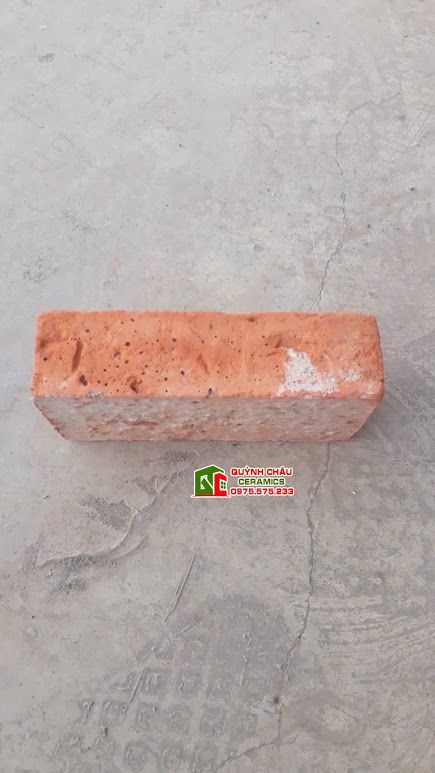 Gạch cổ bê tông màu vàng cam xây lát
