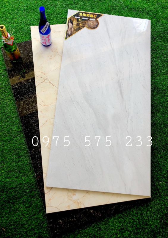 Cửa hàng bán gạch khổ lớn 60x120 trắng vân khói xám trung quốc
