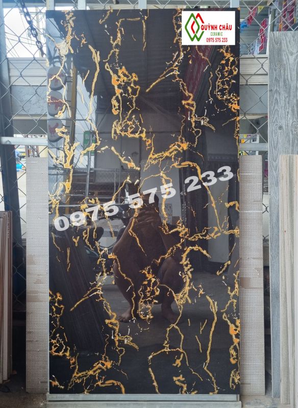 Mẫu gạch 60x120 bóng ánh khắc kim vàng đẹp lát ốp