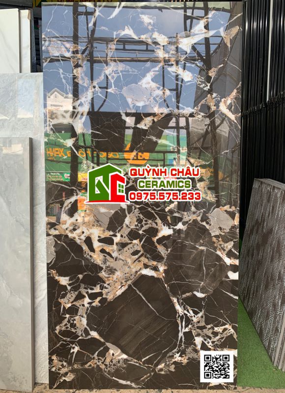Gạch ốp lát 60x120 màu đen vân đá họa tiết xám và vàng siêu bóng độc đáo