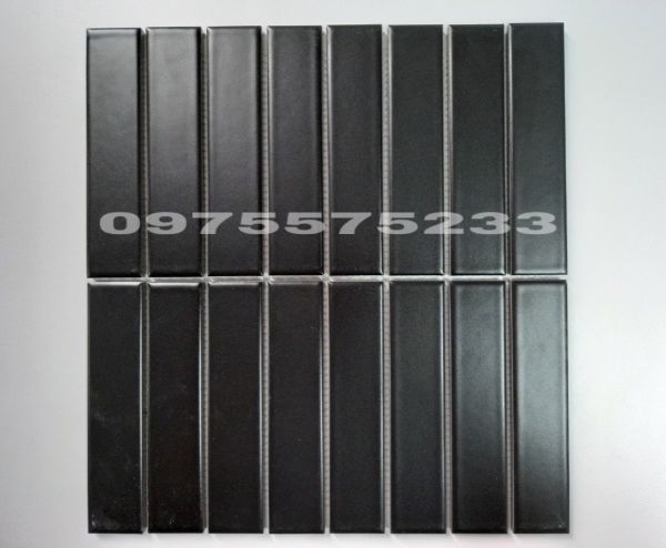 Gạch thanh đũa mosaic màu đen mờ dán tường
