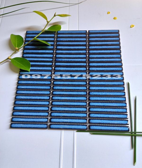 Gạch mosaic que đũa màu xanh dương trang trí