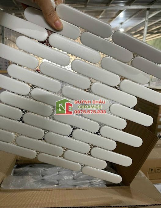 Gạch mosaic que đũa đầu tròn màu trắng mờ