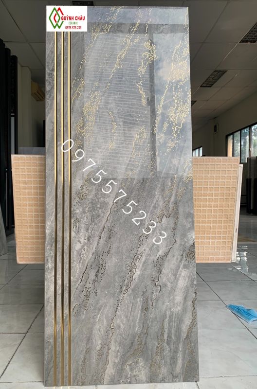Đá lát cầu thang 47x120 khắc kim vàng vân đá đồng chất