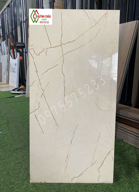 Đá ốp tường 40x80 khắc kim vàng bóng kiếng