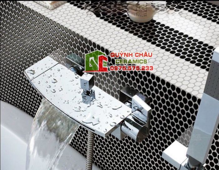 Gạch mosaic chấm bi tròn màu trắng mờ 