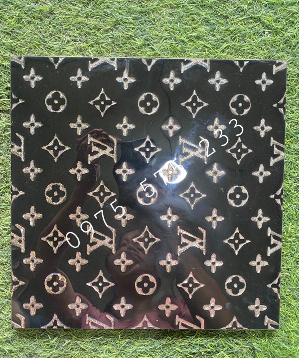 Gạch điểm ánh nhũ bạc 30x30 màu đen ánh bạc