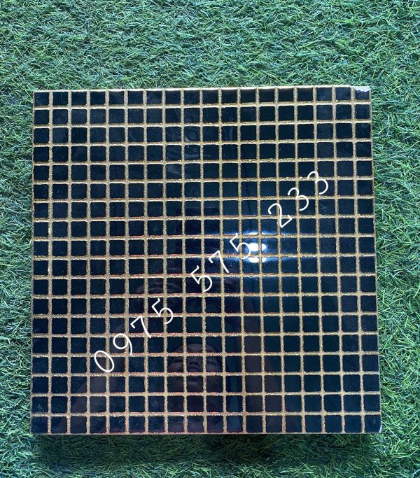 Gạch điểm đen nhũ vàng 30x30 trang trí đẹp cao cấp