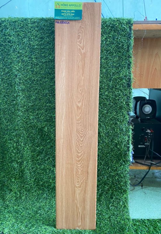 Gạch vân giả gỗ 15x80 màu vàng sáng lát phòng khách đẹp