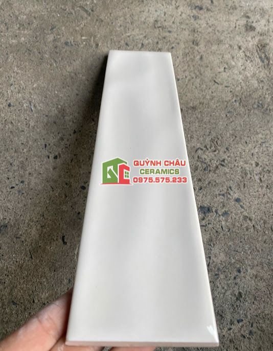Gạch 75x300 thẻ gợn sóng trắng kem bóng