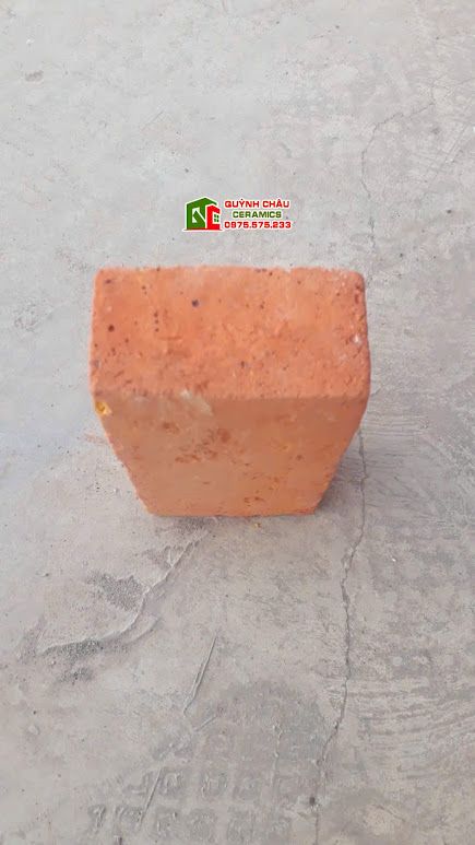 Gạch cổ bê tông màu vàng cam xây lát