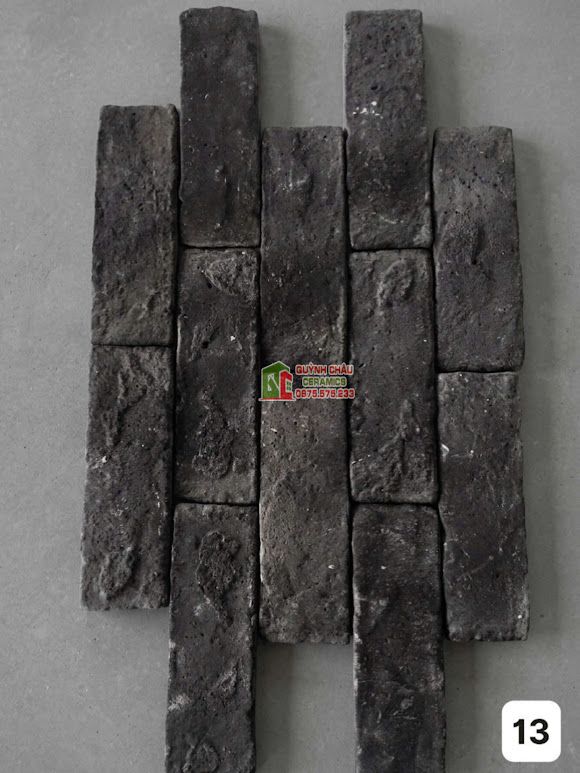 Gạch giả cổ bê tông bề mặt màu đen loang