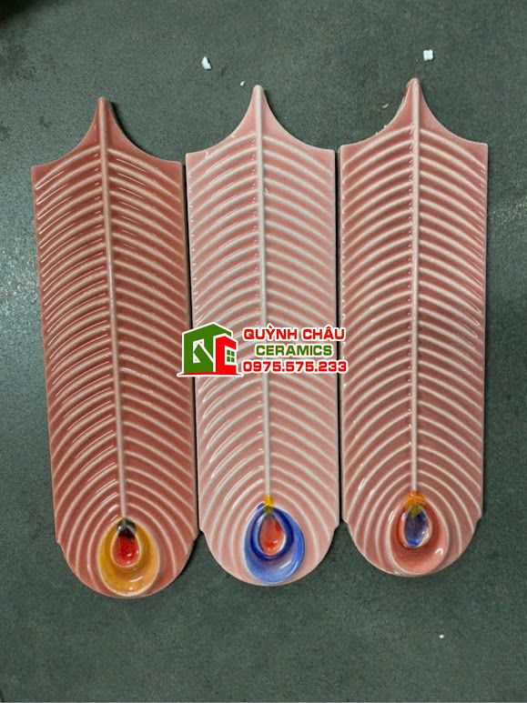 Gạch lông vũ đuôi chim công màu hồng đẹp